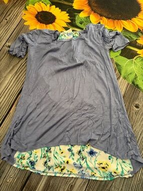 Women’s Floral Top in Light Lavender